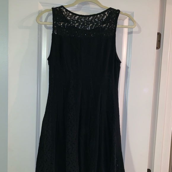 Black hidden lace dress - Picture 3 of 5